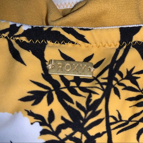 Never worn Roxy bikini top. - Picture 8 of 8